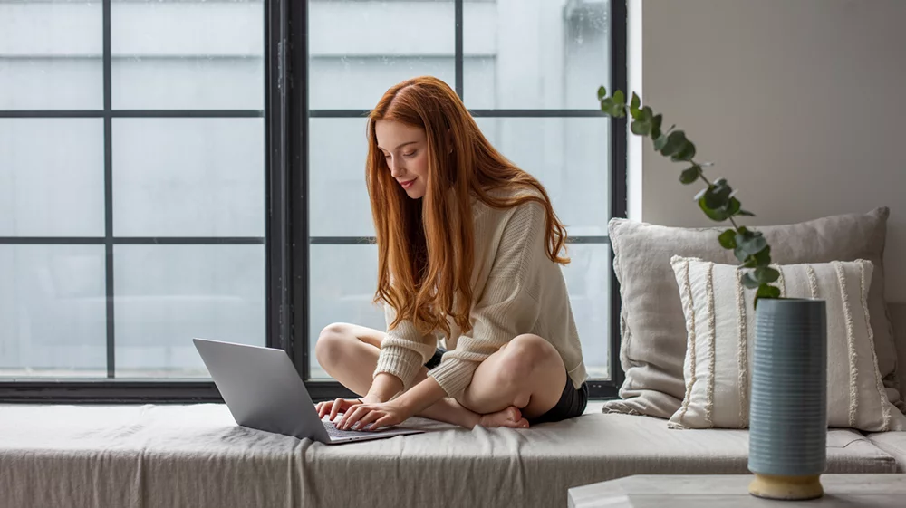 Kontinuálne vzdelávanie a osobný rozvoj sú kľúčom k profesionálnemu rastu, či už v kancelárii alebo z pohodlia domova.